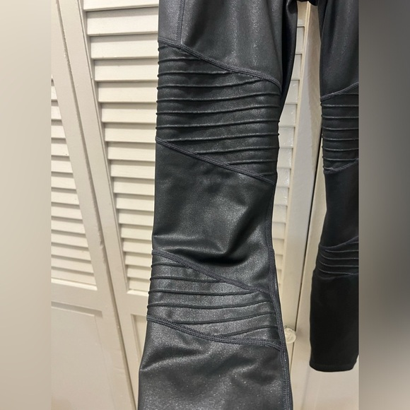 🌿Athleta Inclination Shimmer Moto Tight, size XS🌿 - Picture 10 of 13